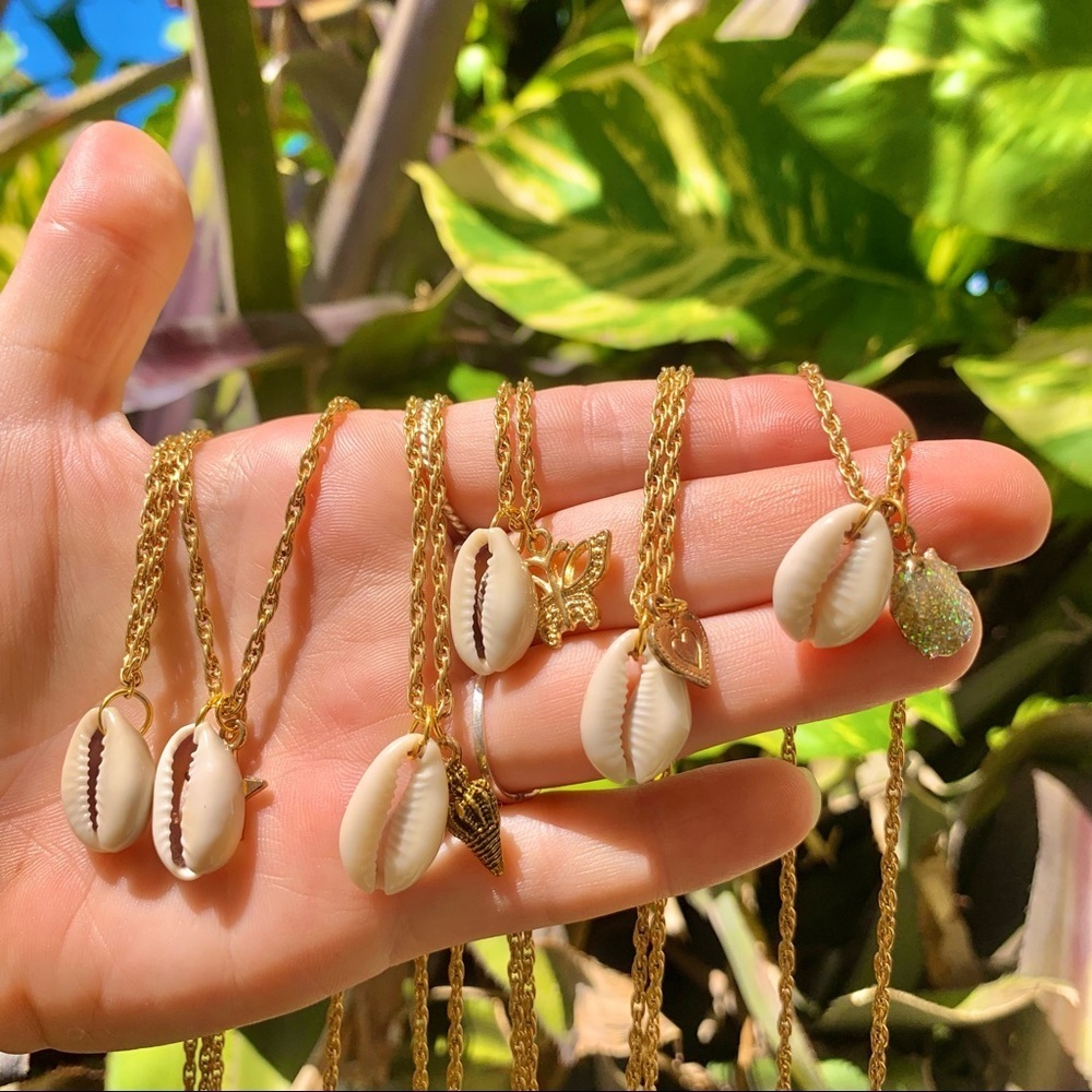 Gold plated wrapped cowrie sea shell necklace chain - Picture 2 of 6